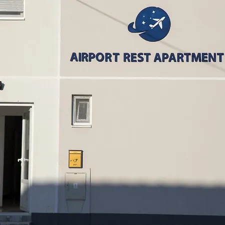 Airport Rest 公寓 *